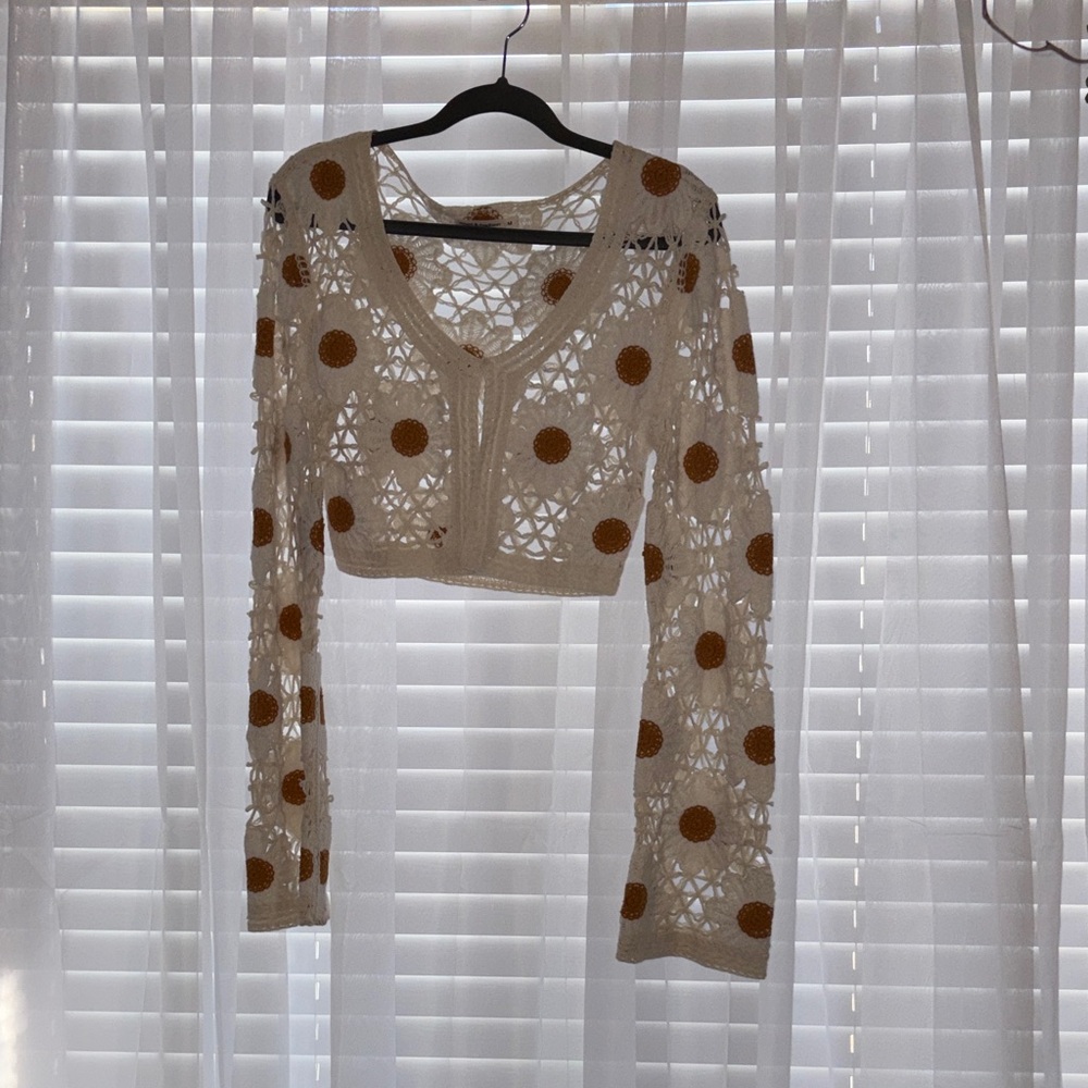 Crochet Floral Crop Top - Picture 2 of 4